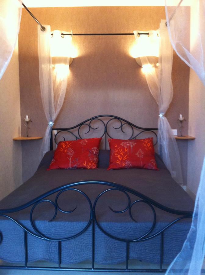 Chambre D'Hotes La Cavaille Veyrines-de-Vergt Exterior photo